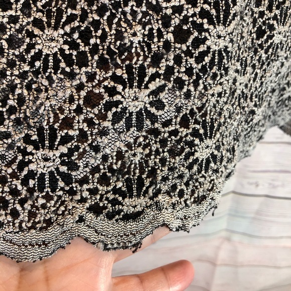 Georgio Fiorline Collection Flower black/white top - Picture 6 of 7